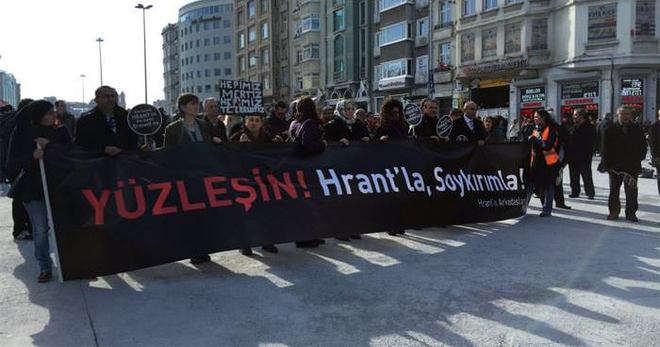 CHP'Yİ KARIŞTIRAN PANKART