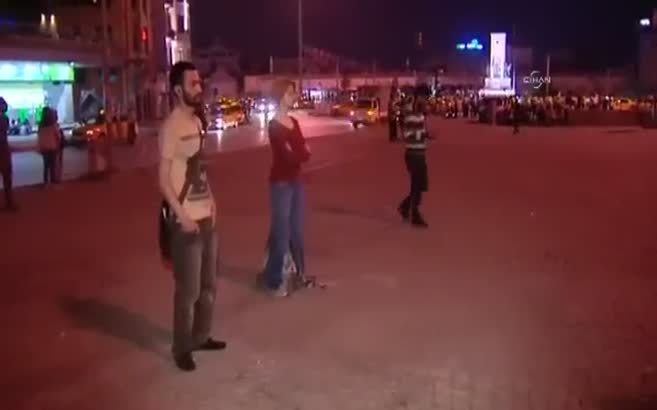 'Duran kad�n' eyleme dayanamad�