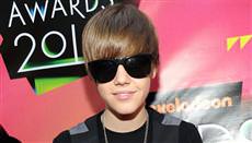 Justin iki alb�mle geliyor...