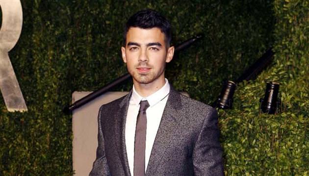 Joe Jonas Justin İle DÜET Yapmak İstemiyor! 506029635546