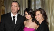 Selena'n�n pabucu dama at�l�yor.