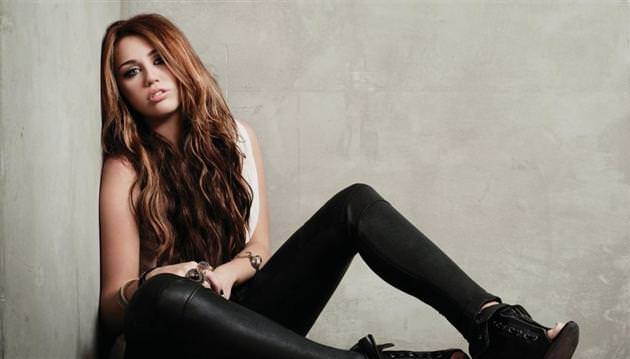 Drakula'n�n k�z� Miley Cyrus!