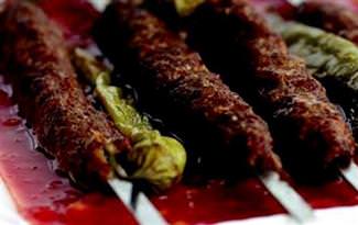 Ac� ezmeli k�yma kebab�