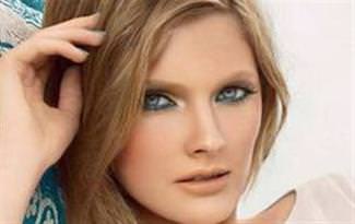 Y�llara meydan okuyan bir g�zellik i�in!