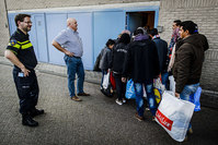 Refugees arrive at a register location in an old police office in Rotterdam, on September 30, 2015 opened as to support the refugee registration centre in Ter Apel in Groningen (AFP Photo)