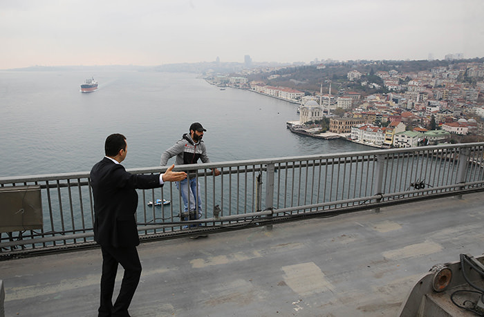 Video shows Erdoğan stops man from committing suicide off Bosporus Bridge