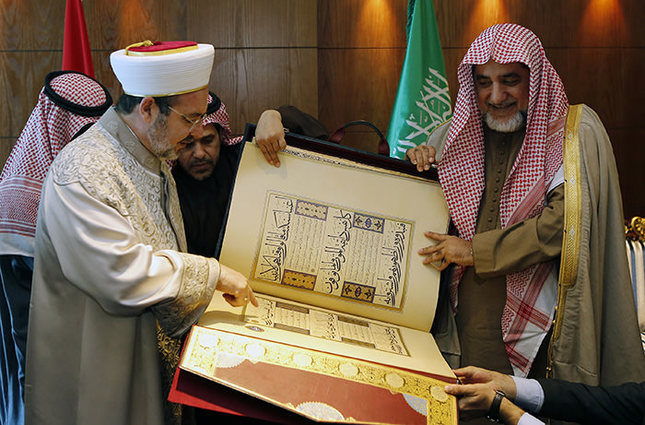Mehmet Görmez, the head of Turkeys state-run Presidency of Religious Affairs (Left)