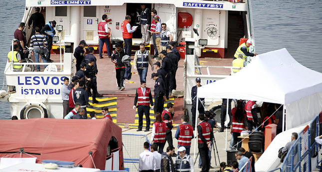 Second ferry carrying migrants arrives in Turkey