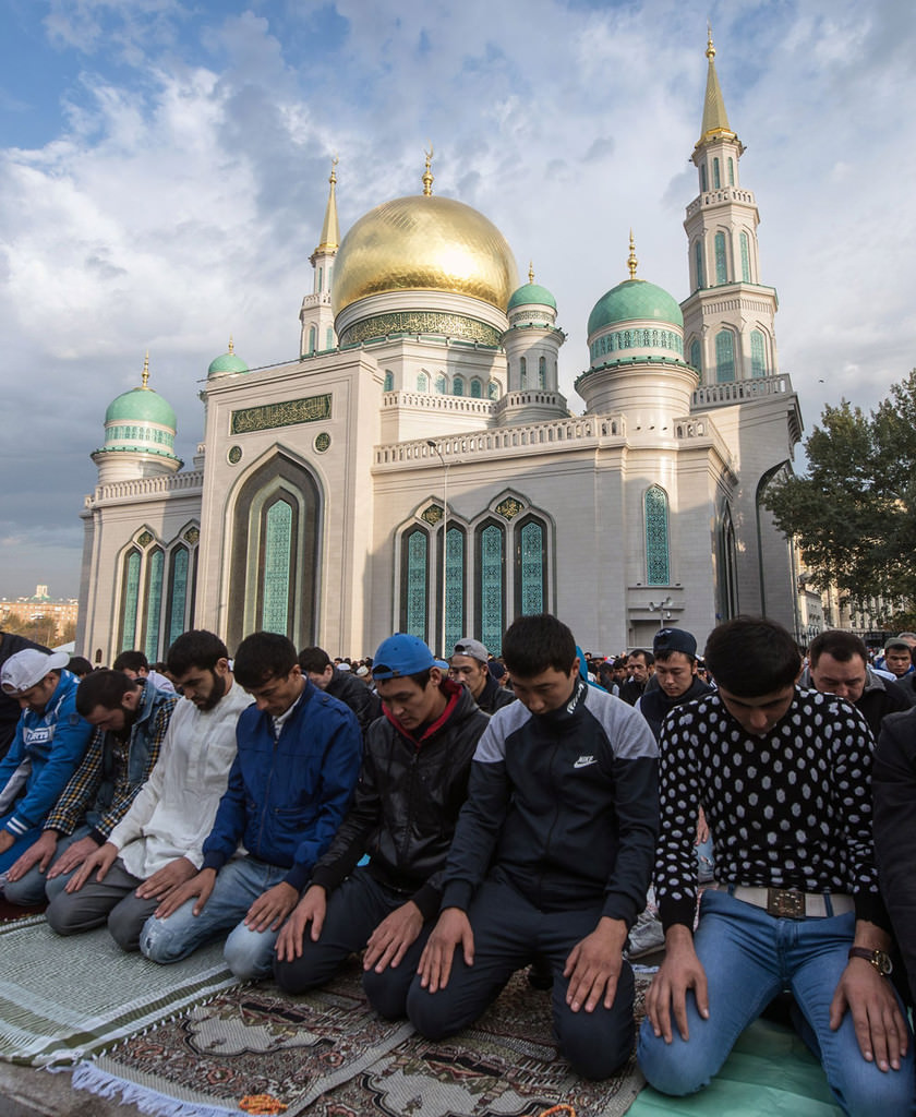 Muslims in Turkey and around the world celebrate Eid al 
