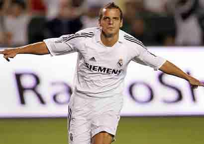 Champions League: Roberto Soldado double leads Valencia to Bursaspor rout