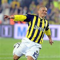 Five stars for Fenerbahce�s Alex as Trabzonspor takes it to the end
