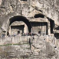 2,100 year-old tomb caves