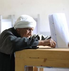 Egyptians vote in first post-Mubarak election