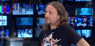 Israeli musician apologizes on behalf of Israel