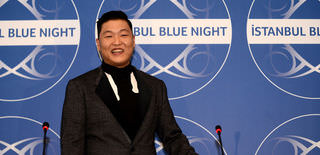Korean �Gangnam Style� sensation PSY performs in Istanbul