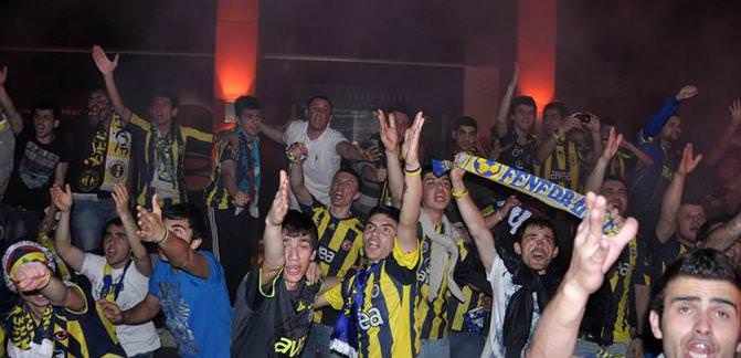 �stanbul'da <a href="/index/fenerbahce_7883345578" target="_blank" class="tkktLnk" rel="tag">Fenerbahçe</a> co�kusu