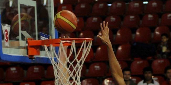Buducnosk Voli: 83 Banvit: 73