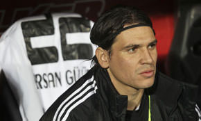 Gülüm: Ben sol bek değilim