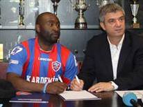 Lualua'dan iki y�ll�k imza