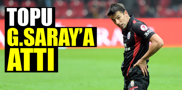 Topu Galatasaray'a attı
