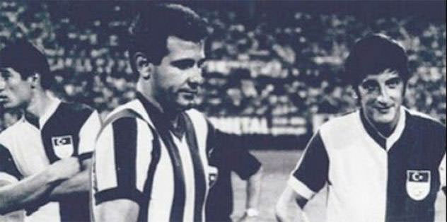Taçsız Kral'a anma töreni