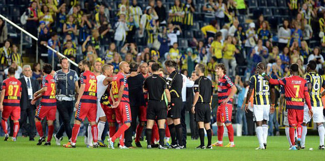 Yahia'ya maç sonu kırmızı