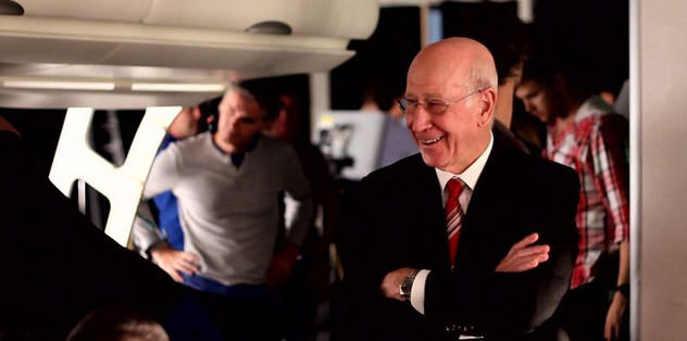 Bobby Charlton övdü