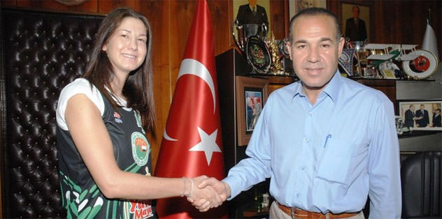 Ceyhan Belediyesi Jelena Ivezic'le imzaladı
