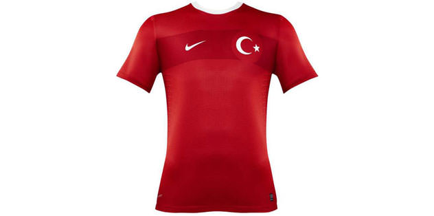 Milli takım formaları satışta
