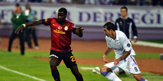 Rüyadan uyandı