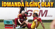 Sahaya giren taraftar Drogba'y� sakatlad�
