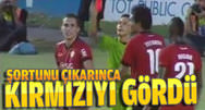 �ortu ç�kard� k�rm�z�y� gördü