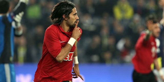 Twitter y�k�l�yor!.. Alper Potuk 'geyikleri' 