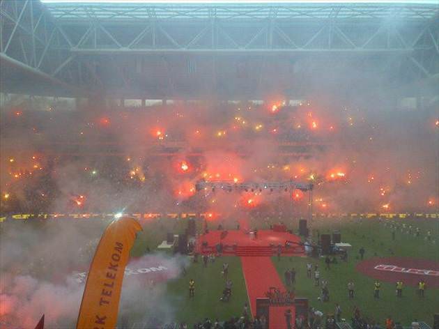Arena'da şampiyonluk kutlamaları