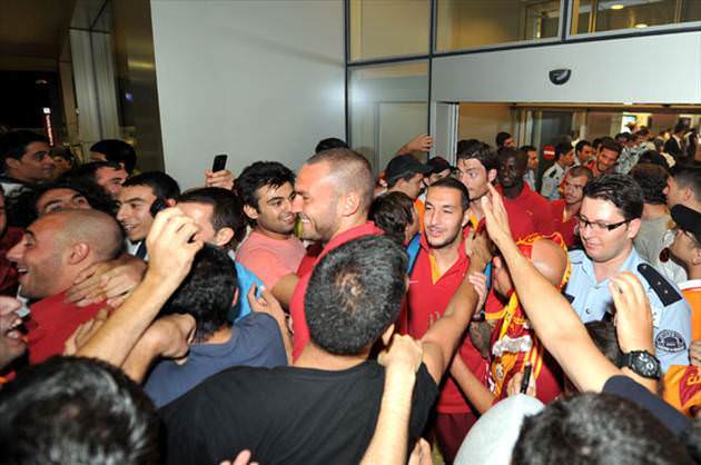Cim Bom'a coşkulu karşılama