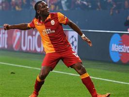 Drogba, dünya y�ld�zlar�na fark att�