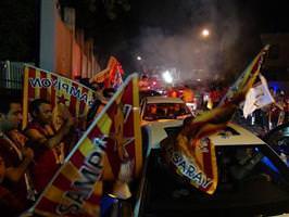 Galatasaray �ampiyon oldu, taraftar soka�a döküldü