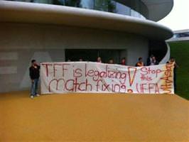 Galatasaray taraftar� Taksim'de!