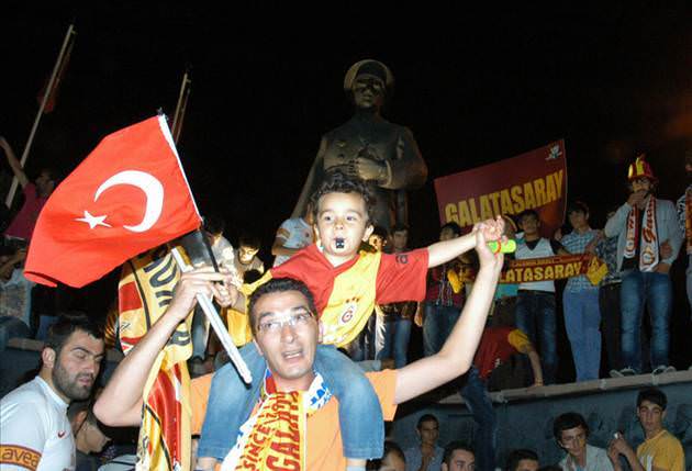 Süper Kupa coşkusu sokaklara taştı!