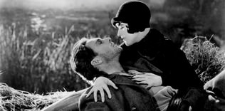 Taşrada ölüm, şehirde aşk