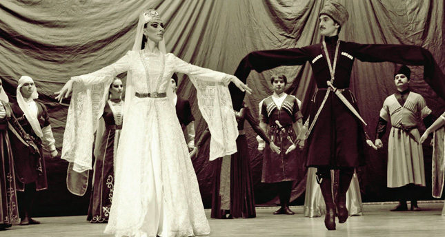 Kafkas efsaneleri dansa dönüştü