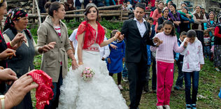 Alevi-Sünni evliliklerinde aşk kazanıyor