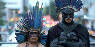 Batman Brezilya’da protestocu oldu