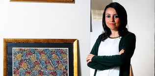 Ebru teknesinde canlanan kâğıtlar