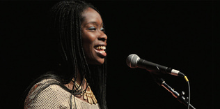 Buğulu sesiyle Iyeoka