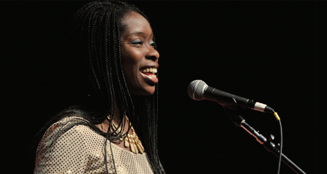 Buğulu sesiyle Iyeoka