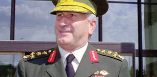 Çevik Bir - İllegal bir sembol