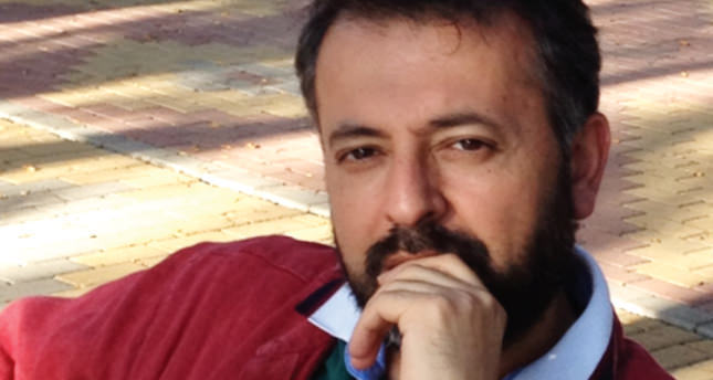 Aşırı gerçek bir dünyada aşırı sanallaştırılmış algılar içinden geçip gidiyoruz