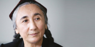 Gurbet elde bir Uygur Ana