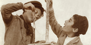 Sokaklarda mızıka çalma çocuk, vurulursun